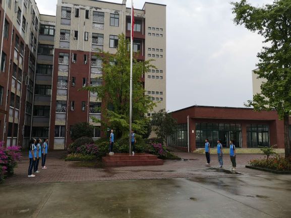 都江堰市育才中学