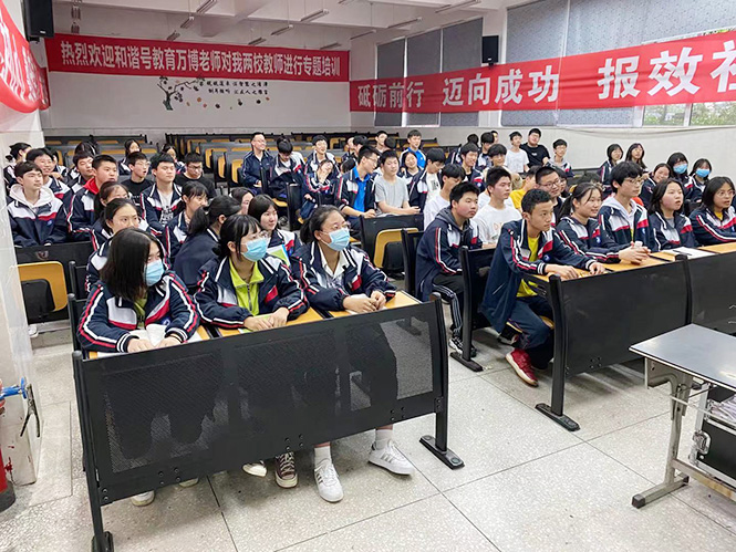 2021年4月23日晚，2020级参加龙翼文学社团活动.jpg