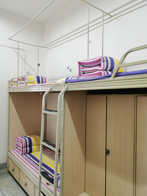 都江堰市育才中学