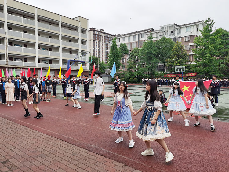 高一1班入场式表演.jpg