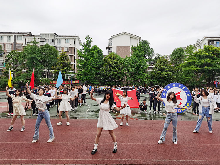 高一3班入场式表演.jpg