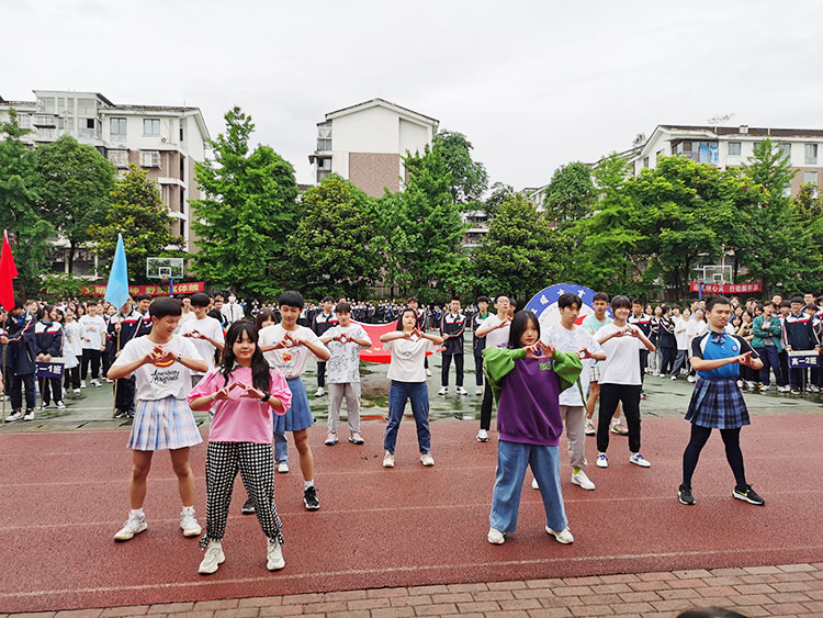 高一4班入场式表演-(2).jpg