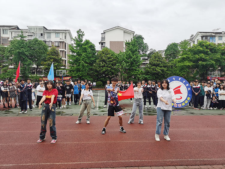 高二2班入场式表演.jpg