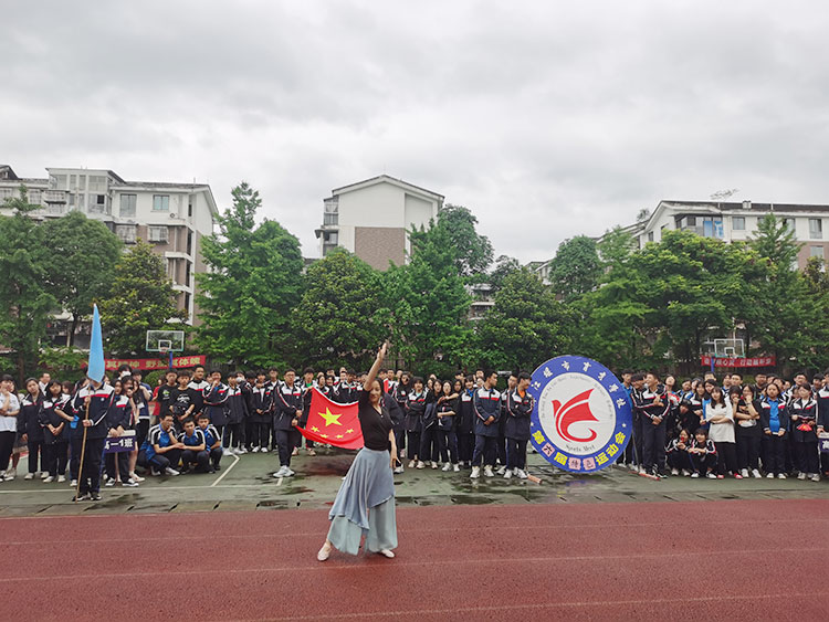 飘逸洒脱的中国舞舞者吕楠鑫.jpg