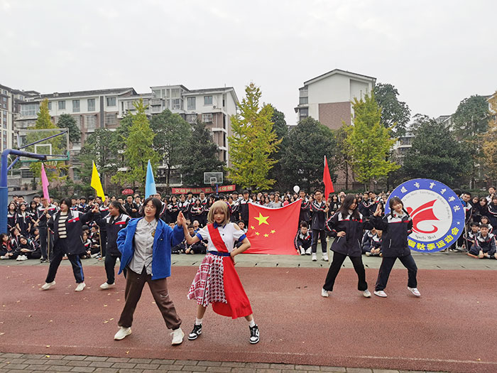 高二2班的炫酷表演.jpg