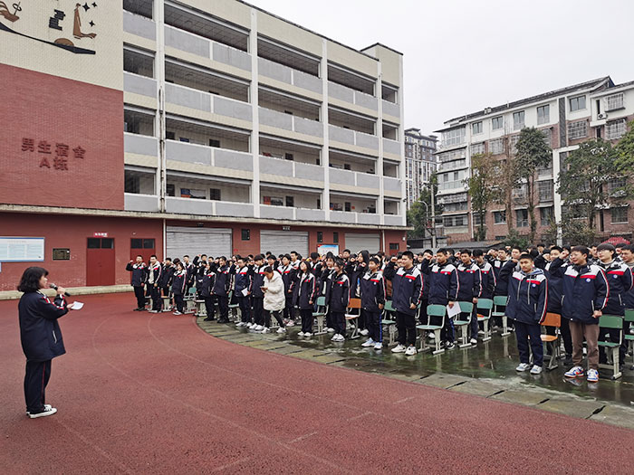 高一年级学生宣誓.jpg