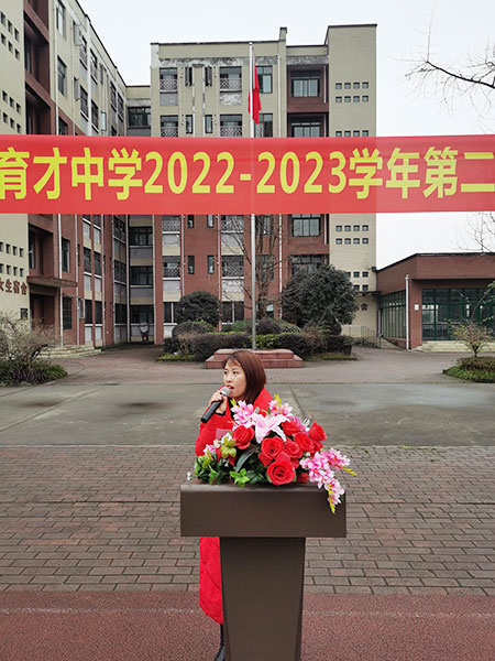教务处主任许雅琴宣布学习优秀者表彰名单.jpg