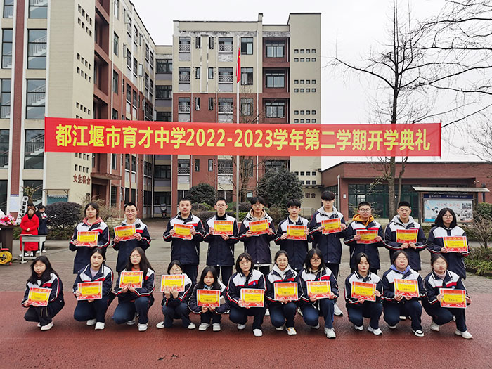 优秀寝室长接受颁奖.jpg