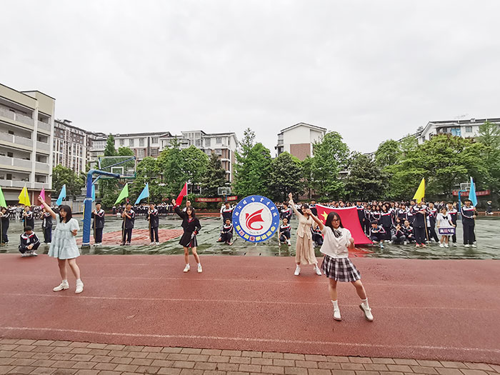 高一2班豆蔻少女舞蹈英姿飒爽.jpg