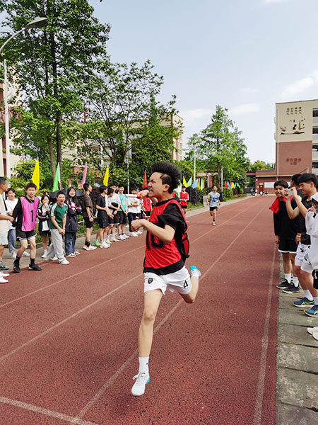 终点冲线表情.jpg