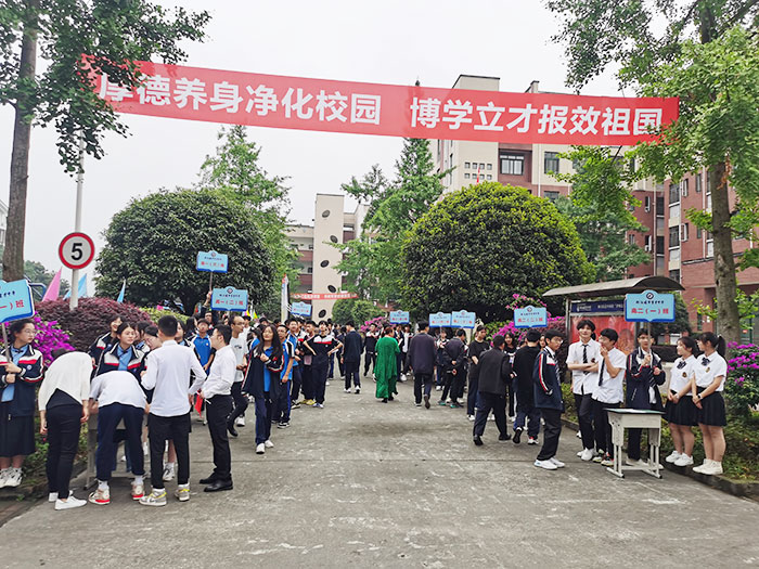 家长签到现场.jpg