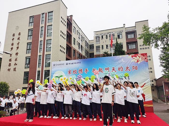 高一4班演唱歌曲《青春像太阳》.jpg