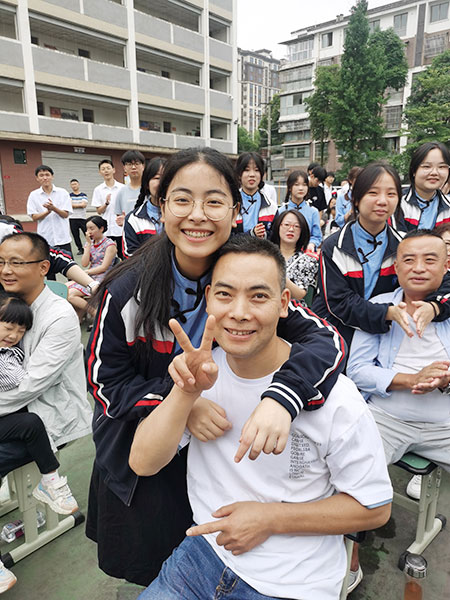 父女绽放开心之花.jpg